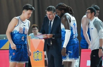 开云官方网站-新疆男篮官宣！后场大将韧带撕裂赛季报销，场均17+7新外援加盟！